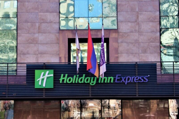 holidayinn7-600