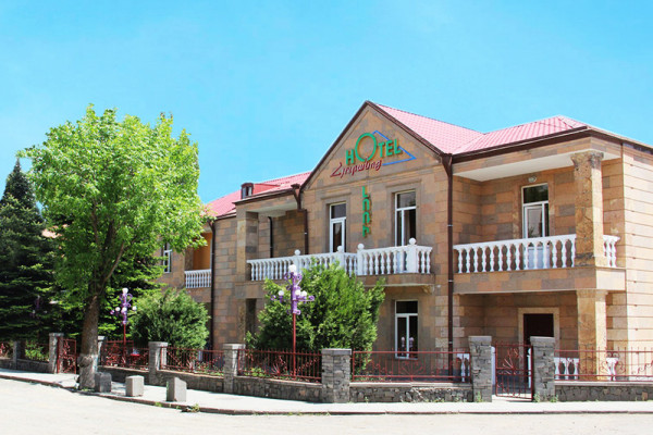 lori-hotel-2-600